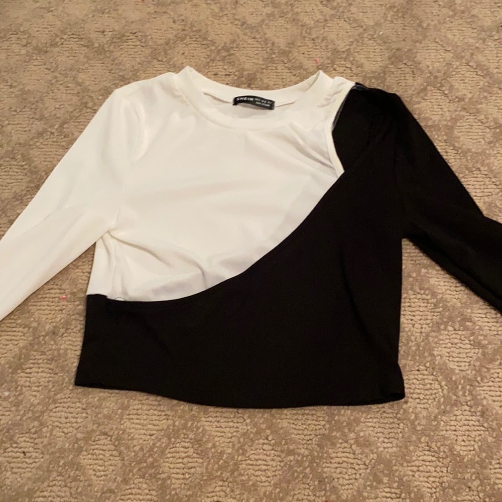 cute top w slit on shoulder